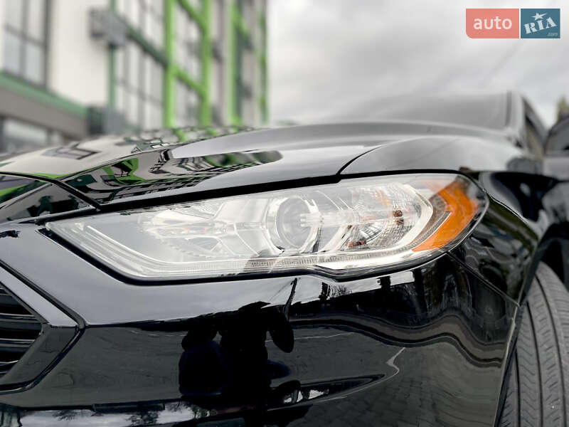 Седан Ford Fusion 2018 в Вараші