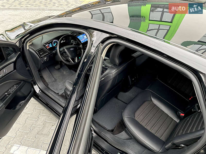 Седан Ford Fusion 2018 в Вараші