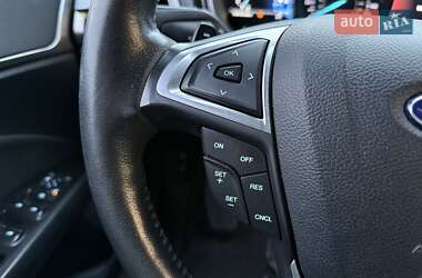 Седан Ford Fusion 2017 в  фото 22 Седан Ford Fusion 2017 в