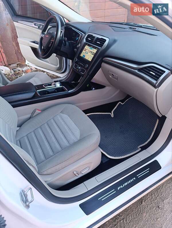Седан Ford Fusion 2016 в Малехове