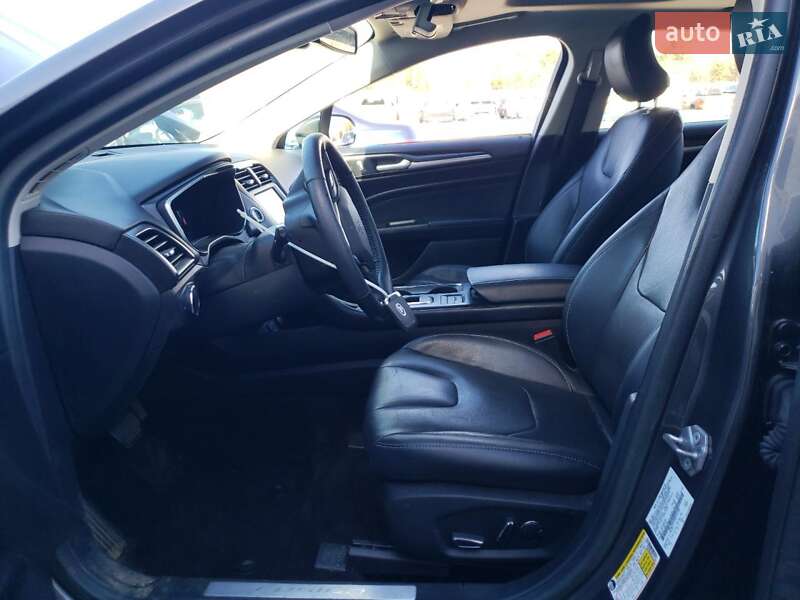 Седан Ford Fusion 2019 в Львові