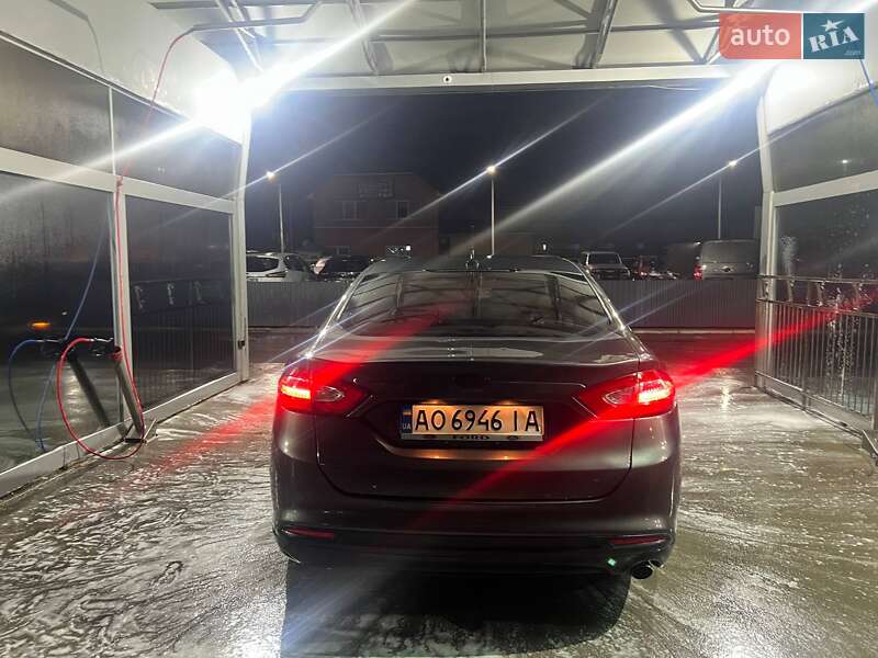 Седан Ford Fusion 2016 в Мукачевому
