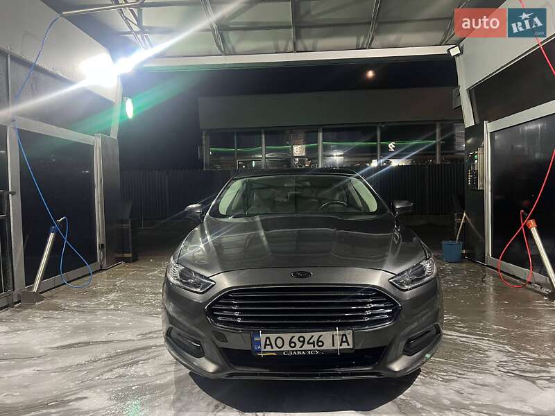 Седан Ford Fusion 2016 в Мукачевому