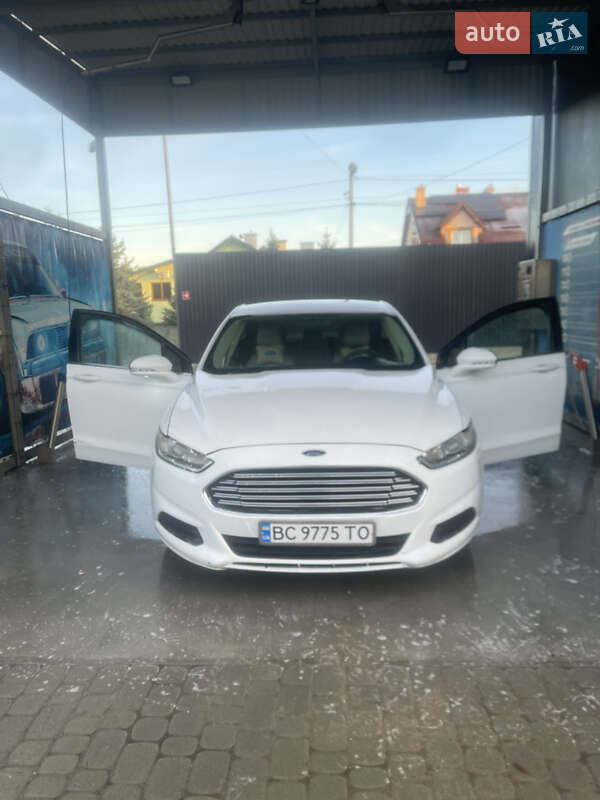 Седан Ford Fusion 2016 в Львове