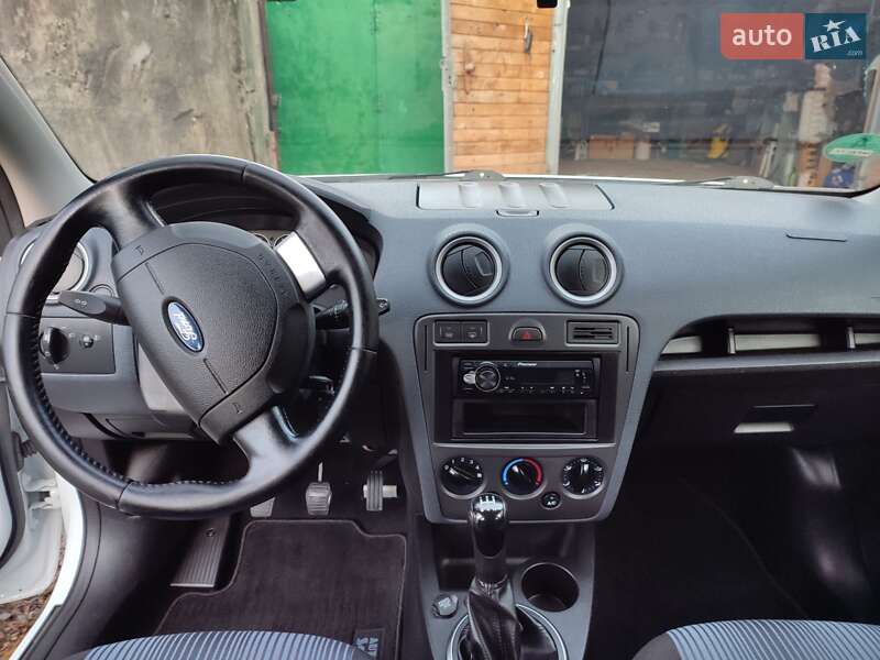 Хэтчбек Ford Fusion 2010 в Житомире