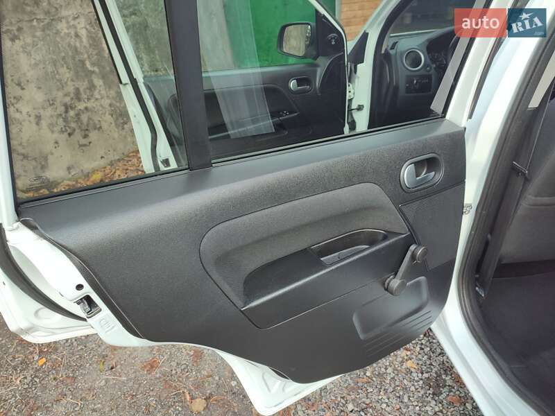 Хэтчбек Ford Fusion 2010 в Житомире