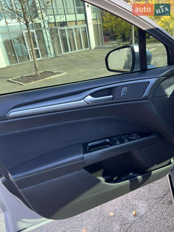 Седан Ford Fusion 2014 в Кам'янському