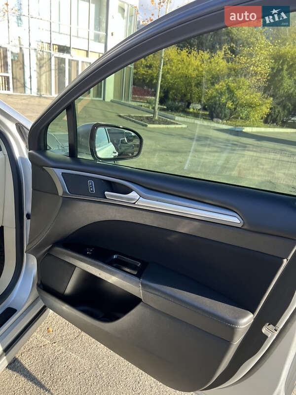 Седан Ford Fusion 2014 в Кам'янському