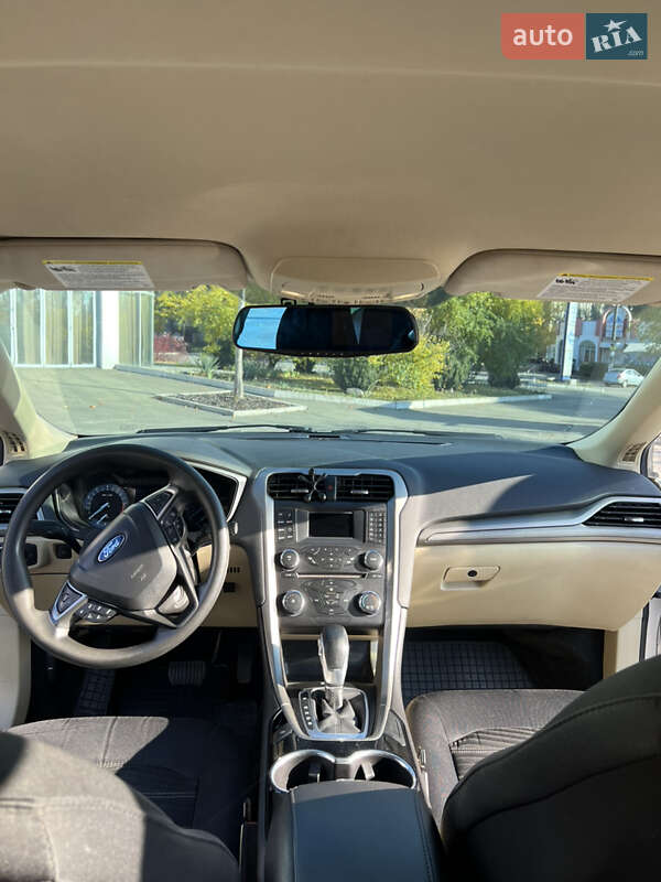 Седан Ford Fusion 2014 в Кам'янському