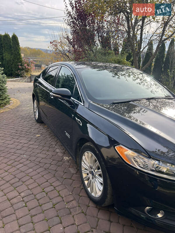 Седан Ford Fusion 2015 в Львові