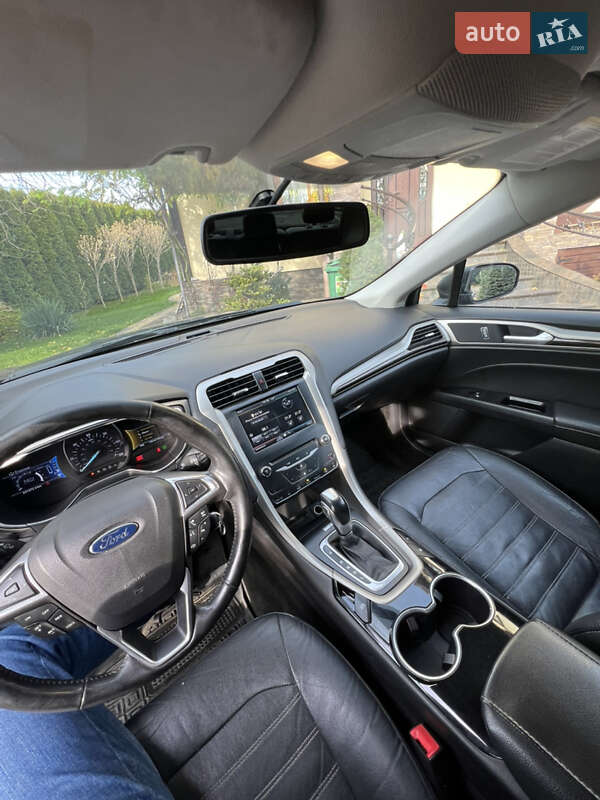 Седан Ford Fusion 2015 в Львові