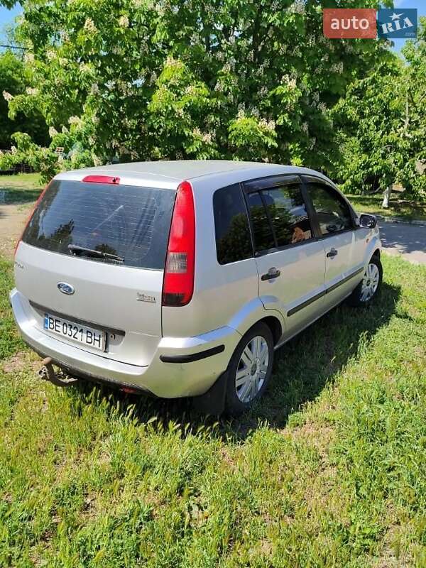 Хэтчбек Ford Fusion 2003 в Первомайске