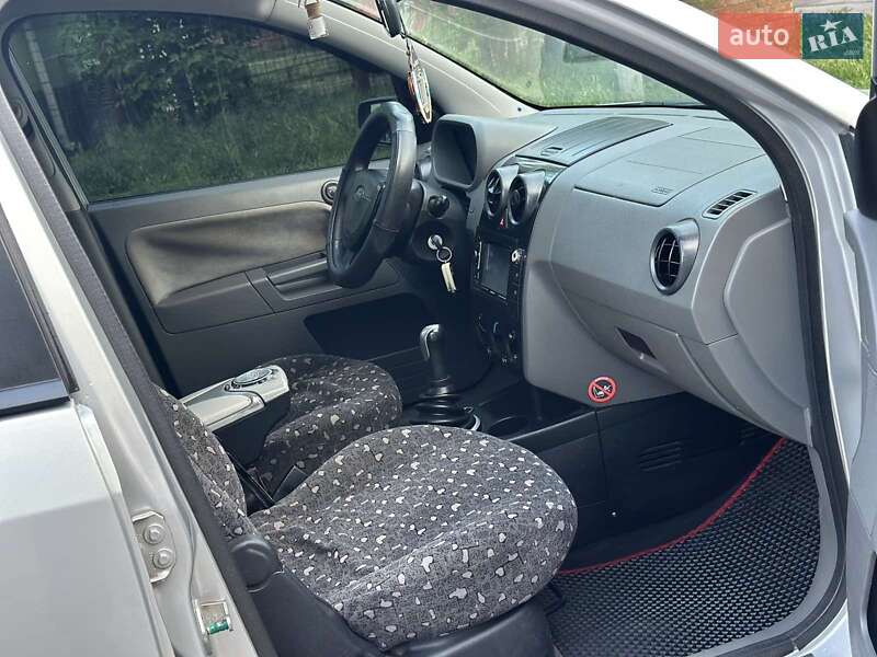 Хэтчбек Ford Fusion 2003 в Первомайске