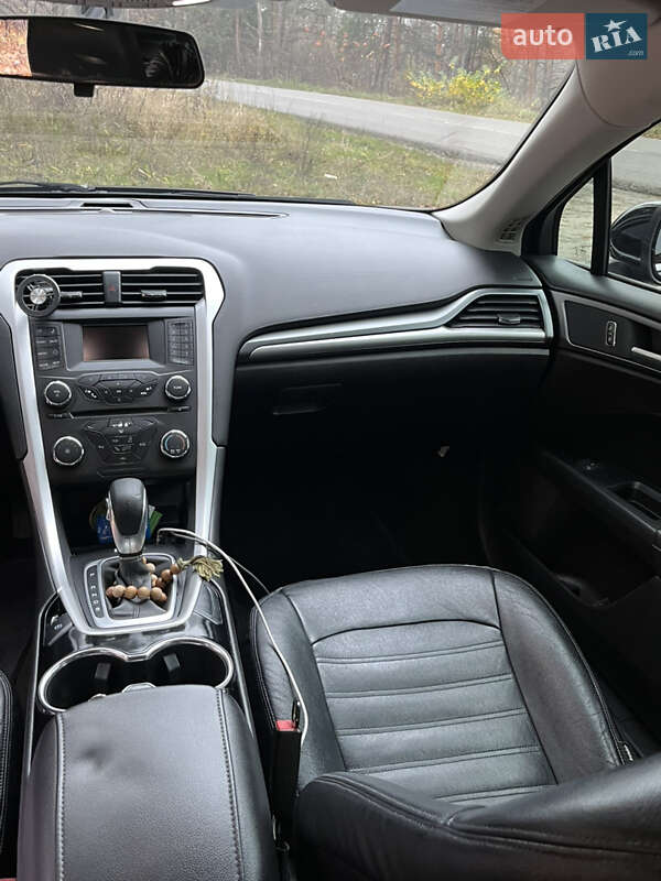 Седан Ford Fusion 2015 в Обухові