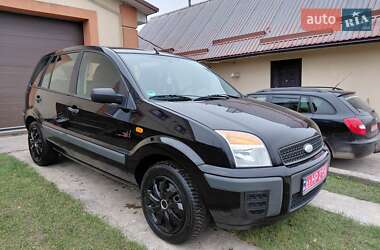 Хэтчбек Ford Fusion 2006 в Ровно