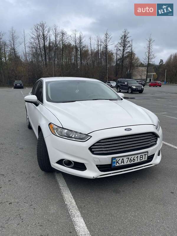 Седан Ford Fusion 2015 в Буче