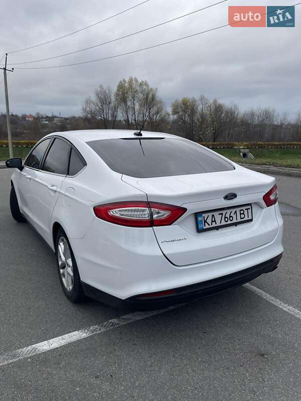 Седан Ford Fusion 2015 в Буче