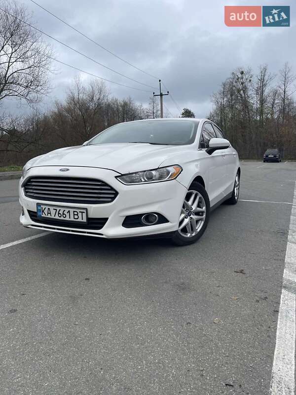 Седан Ford Fusion 2015 в Буче
