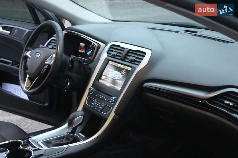 Седан Ford Fusion 2016 в Дніпрі
