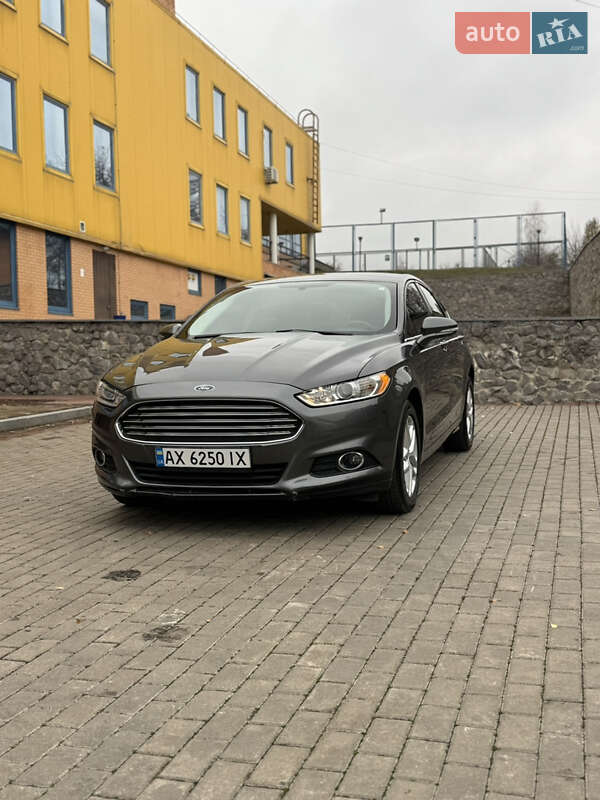 Седан Ford Fusion 2015 в Зміїві