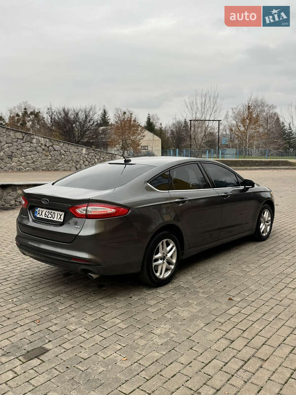Седан Ford Fusion 2015 в Зміїві