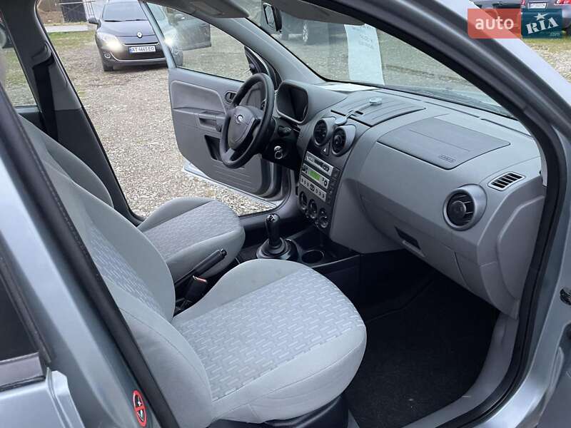 Хэтчбек Ford Fusion 2005 в Косове