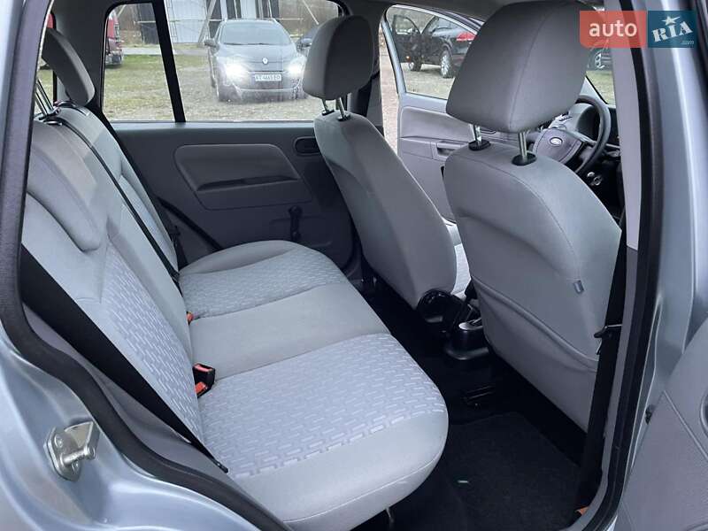 Хэтчбек Ford Fusion 2005 в Косове