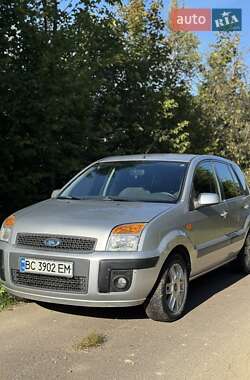 Хэтчбек Ford Fusion 2008 в Сходнице