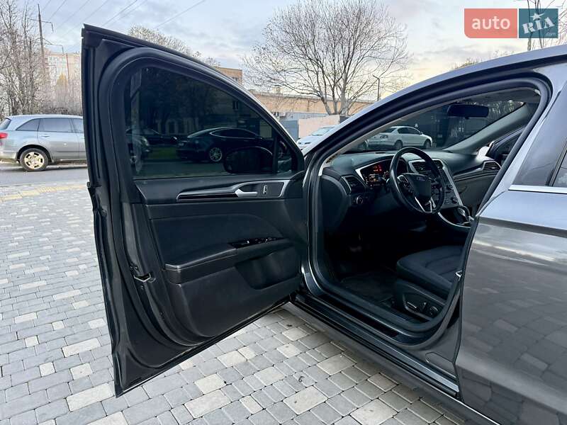 Седан Ford Fusion 2014 в Одесі