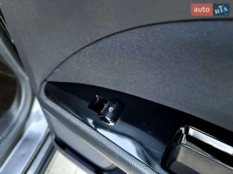 Седан Ford Fusion 2014 в Одесі