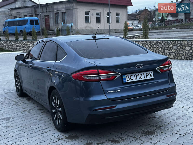 Седан Ford Fusion 2018 в Львові