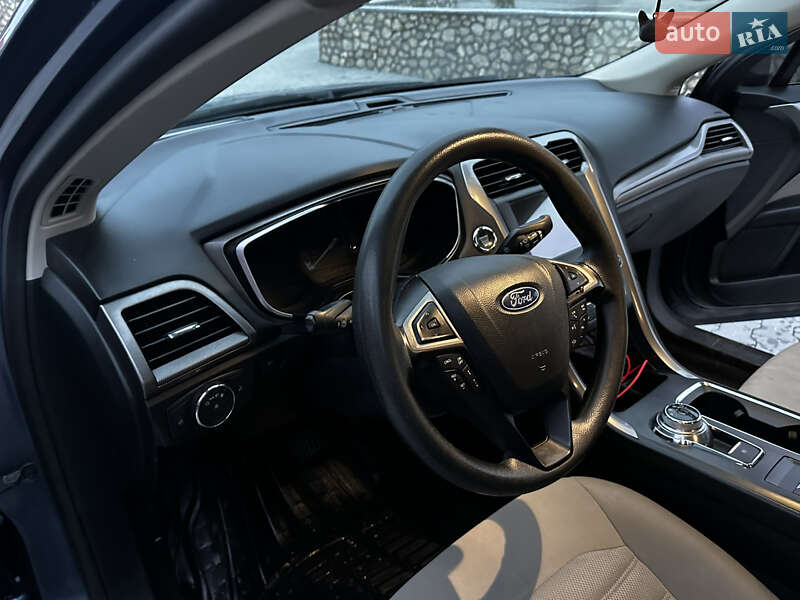 Седан Ford Fusion 2018 в Львові