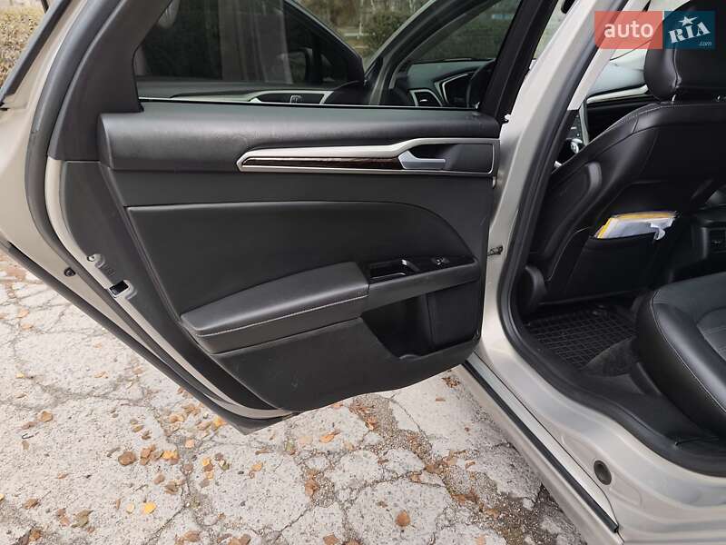 Седан Ford Fusion 2015 в Никополе