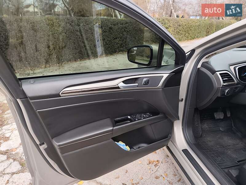 Седан Ford Fusion 2015 в Никополе