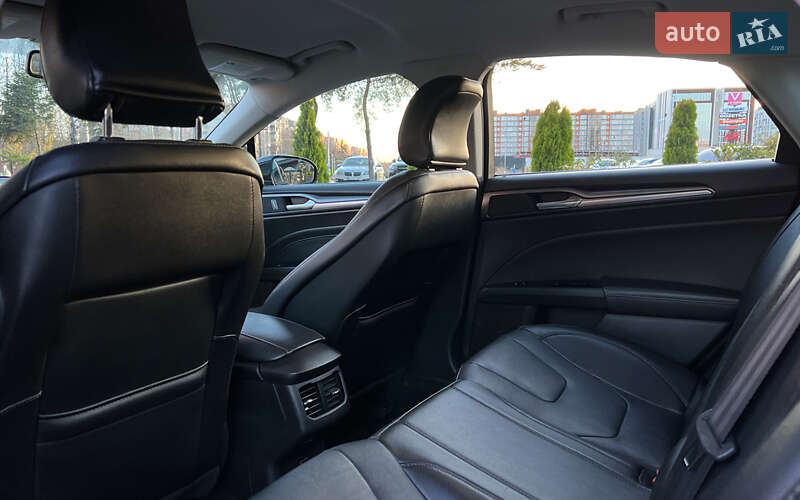 Седан Ford Fusion 2015 в Львове