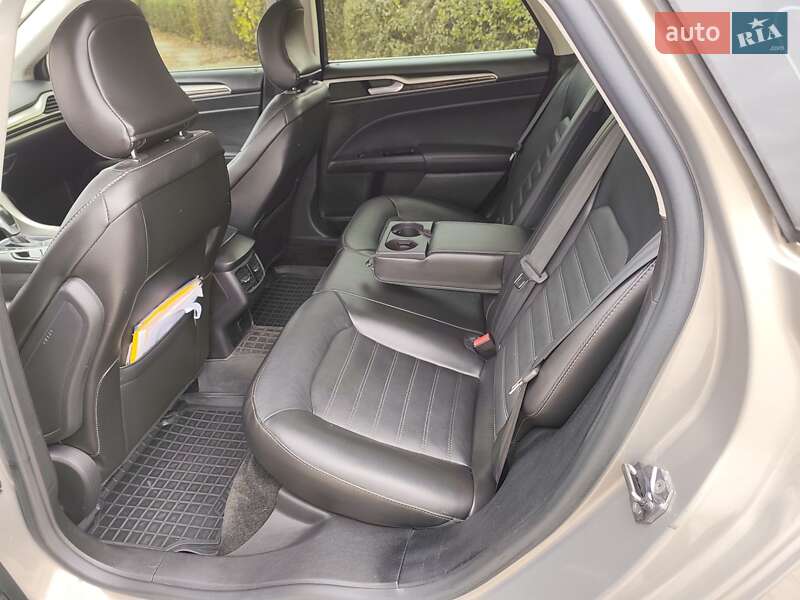 Седан Ford Fusion 2015 в Никополе