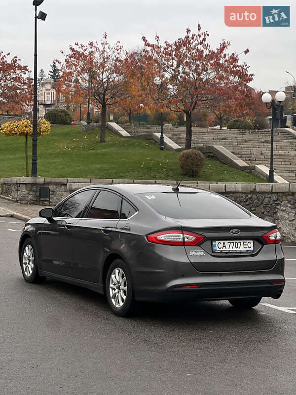 Седан Ford Fusion 2016 в Умани
