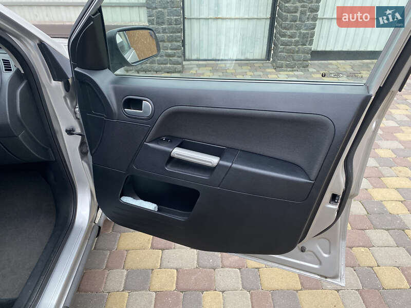 Хетчбек Ford Fusion 2006 в Житомирі