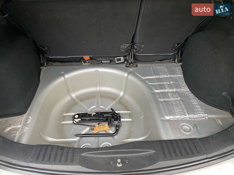 Хетчбек Ford Fusion 2006 в Житомирі