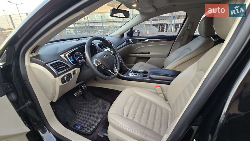 Седан Ford Fusion 2016 в Львове