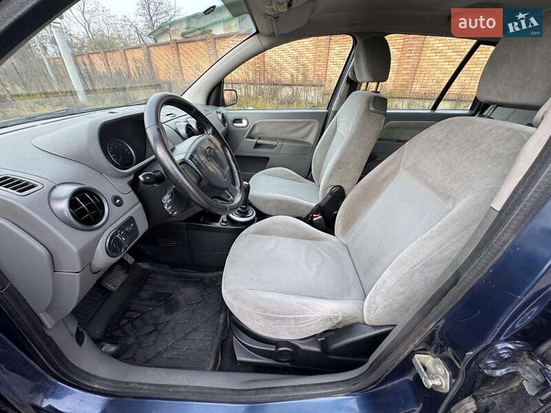 Хетчбек Ford Fusion 2003 в Чернівцях фото 16 Хетчбек Ford Fusion 2003 в Чернівцях