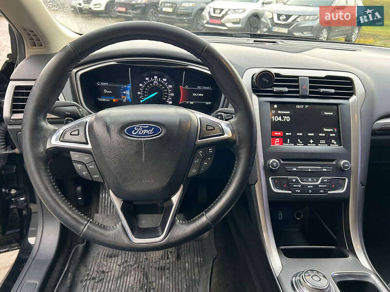 Седан Ford Fusion 2018 в Львові