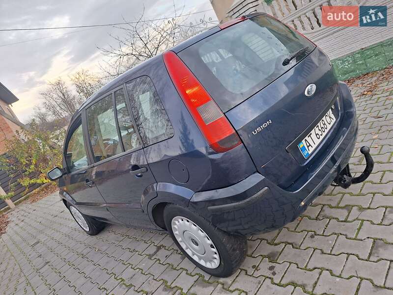 Хэтчбек Ford Fusion 2003 в Черновцах