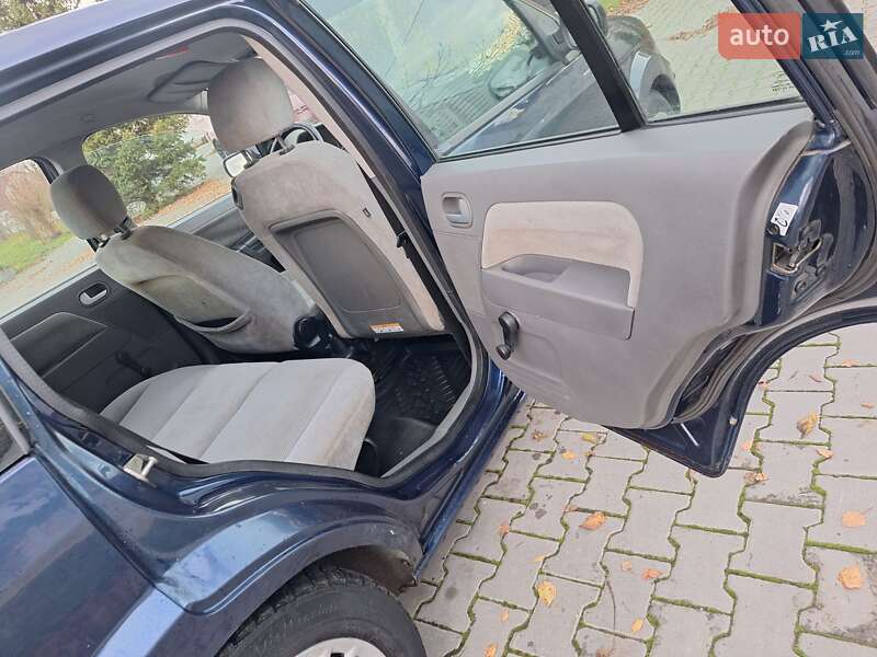 Хэтчбек Ford Fusion 2003 в Черновцах