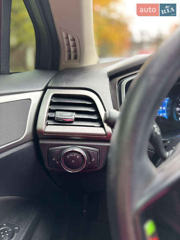 Седан Ford Fusion 2019 в Лебедині