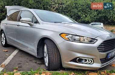 Седан Ford Fusion 2016 в Стрию
