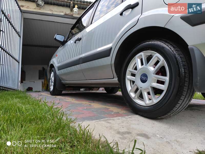 Хэтчбек Ford Fusion 2008 в Золочеве