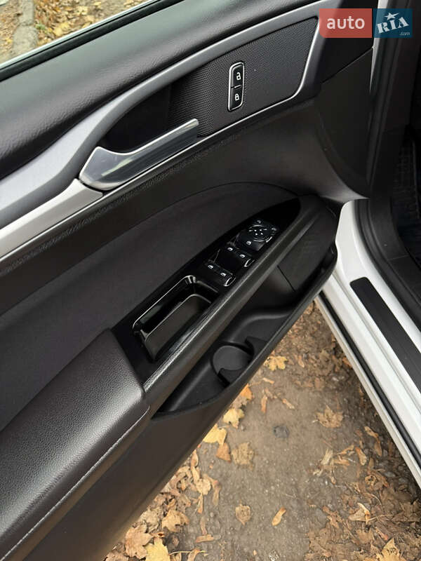 Седан Ford Fusion 2013 в Сумах