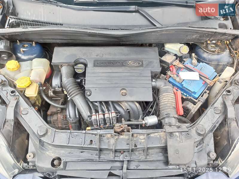 Хэтчбек Ford Fusion 2011 в Чуднове