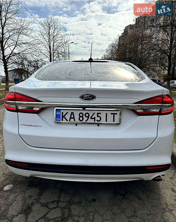 Седан Ford Fusion 2016 в Бучі